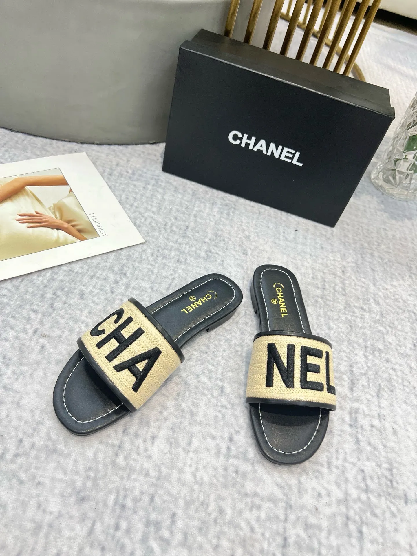 💕💕Factory direct selling price p340💕💕 Genuine leather sole +30 CHANEL, the upper uses three-dimensional electric embroidery technology, the upper foot is comfortable, soft and breathable, must-have size 35-43, leather sole +30